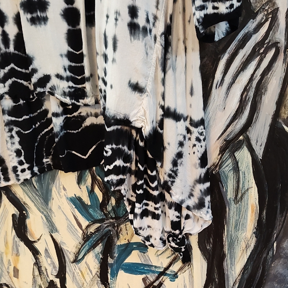 On Running Black and White Tunic Top - Picture 4 of 9